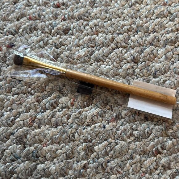 NEW TARTE flat shader eyeshadow brush sealed - Picture 2 of 3